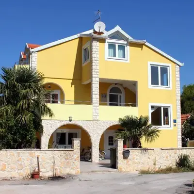 Apartments with swimming pool Sibenik - 4166