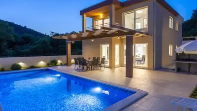 Bazen u objektu Villa Ivan by Villas Guide ili u blizini