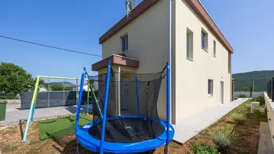 Dječje igralište u objektu Villa Ivan by Villas Guide