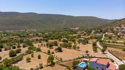 Pogled na planine ili pogled na planine iz vila