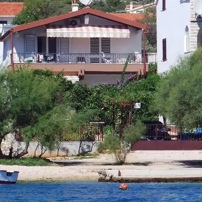 Apartments by the sea Grebastica