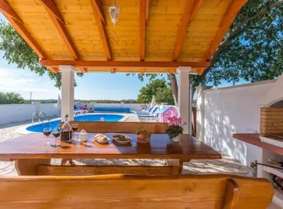 Bazen u objektu The Grandfather Villa – Heated Pool Retreat ili u blizini