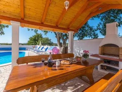 Bazen u objektu The Grandfather Villa Heated Pool Retreat ili u blizini
