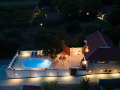 Bazen u objektu The Grandfather Villa Heated Pool Retreat ili u blizini