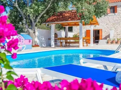 Bazen u objektu The Grandfather Villa Heated Pool Retreat ili u blizini
