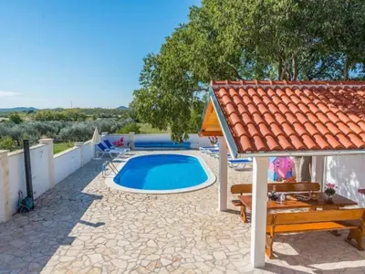 Bazen u objektu The Grandfather Villa Heated Pool Retreat ili u blizini
