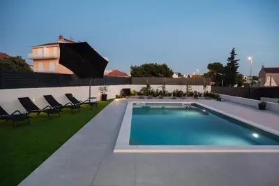 Bazen u objektu Villa LuNi with private heated pool ili u blizini