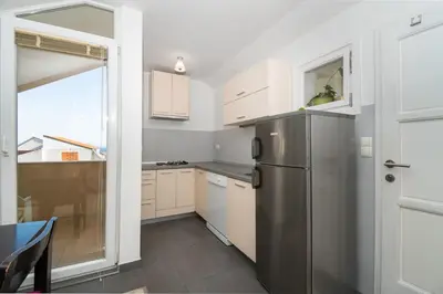 Kuhinja ili čajna kuhinja u objektu Apartment Lena city center near beach