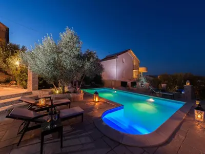 Bazen u objektu Villa in Murter near Kornati National Park ili u blizini