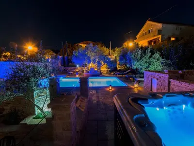 Bazen u objektu Villa in Murter near Kornati National Park ili u blizini