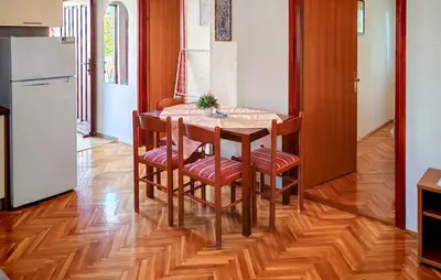 Kuhinja ili čajna kuhinja u objektu 2 Bedroom Beautiful Apartment In Vodice