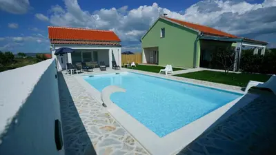 Bazen u objektu Green Escape Holiday House by Villas Guide ili u blizini