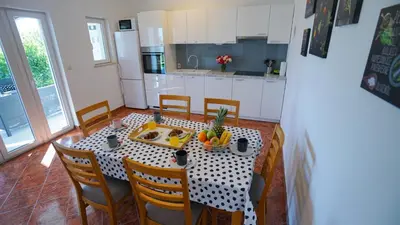 Kuhinja ili čajna kuhinja u objektu Green Escape Holiday House by Villas Guide