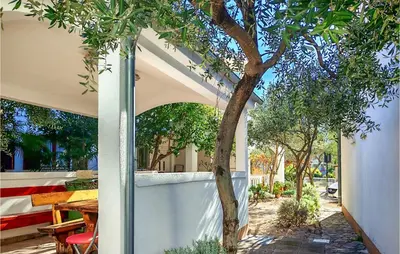 Vrt u objektu 1 Bedroom Amazing Apartment In Vodice