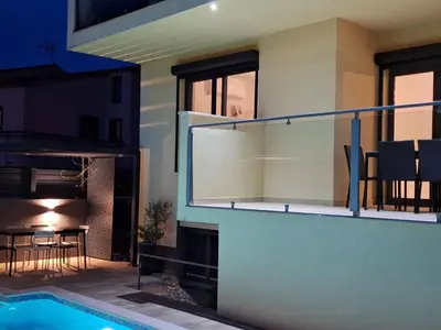 Bazen u objektu Two Bedroom apartment with Terrace Cvita A2 ili u blizini