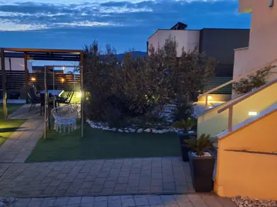 Vrt u objektu Two Bedroom apartment with Terrace Cvita A2
