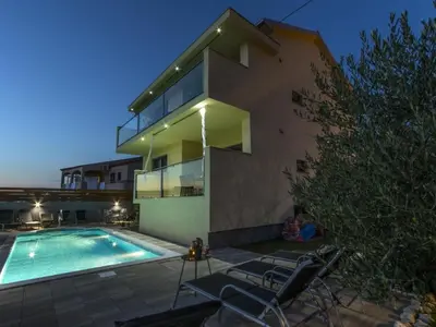 Bazen u objektu Two Bedroom apartment with Terrace Cvita A2 ili u blizini