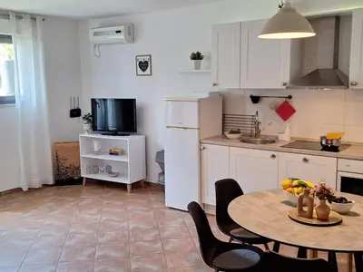 Kuhinja ili čajna kuhinja u objektu Two Bedroom apartment with Terrace Cvita A2