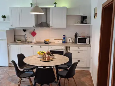 Kuhinja ili čajna kuhinja u objektu Two Bedroom apartment with Terrace Cvita A2