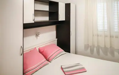 Krevet ili kreveti u jedinici u objektu Stunning Apartment In Vodice With Wifi