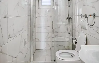 Kupaonica u objektu Stunning Apartment In Vodice With Wifi