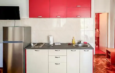 Kuhinja ili čajna kuhinja u objektu 1 Bedroom Gorgeous Apartment In Vodice