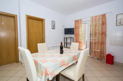 TV i/ili zabavni centar u objektu Apartments and Rooms Skalinada