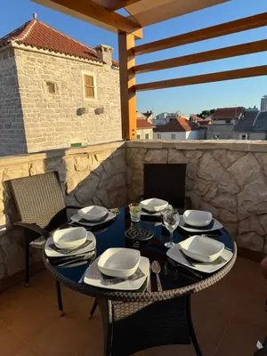 Balkon ili terasa u objektu Downtown stone house