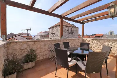 Balkon ili terasa u objektu Downtown stone house