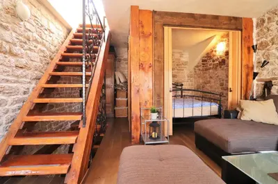 Krevet ili kreveti u jedinici u objektu Downtown stone house