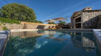 Bazen u objektu Holiday house Hedonica by Villas Guide ili u blizini