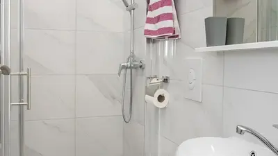 Kupaonica u objektu Holiday home Rozara by Villas Guide