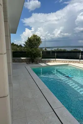 Bazen u objektu Holiday Home by Interhome ili u blizini