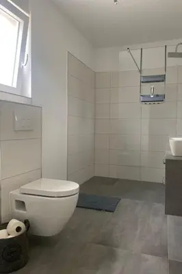 Kupaonica u objektu Holiday Home Großes Ferienhaus zur alleinigen Nutzung mit Pool by Interhome