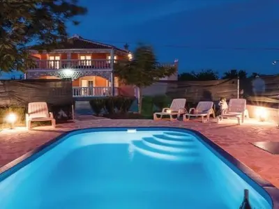Bazen u objektu Apartment Laura mit Pool by Interhome ili u blizini