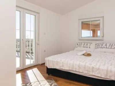 Krevet ili kreveti u jedinici u objektu Apartment Laura mit Pool by Interhome