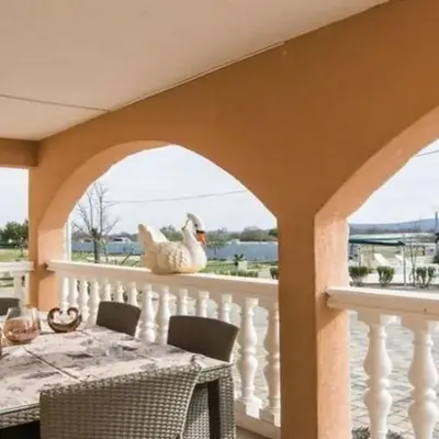 Apartment Laura mit Pool by Interhome