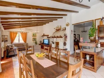 TV i/ili zabavni centar u objektu Holiday Home Villa Bruna mit privatem Pool by Interhome