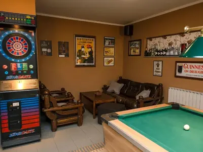 Stol za biljar u objektu Holiday Home Villa Bruna mit privatem Pool by Interhome