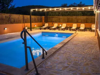 Bazen u objektu Holiday Home Villa Bruna mit privatem Pool by Interhome ili u blizini