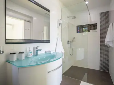 Kupaonica u objektu Holiday Home Charmante und luxuriöse Villa La Casa del capitano by Interhome