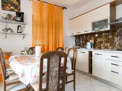 Kuhinja ili čajna kuhinja u objektu Apartment Luxory mit Meerblick by Interhome