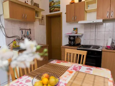 Kuhinja ili čajna kuhinja u objektu Apartment Fewo Adria-Meerblick by Interhome