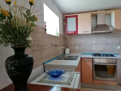 Kuhinja ili čajna kuhinja u objektu Apartment Apartment direkt am Meer mit Anlegeplatz by Interhome
