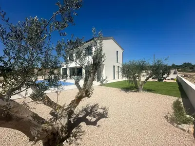 Vrt u objektu New luxury villa BRDINE