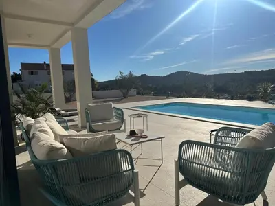 Bazen u objektu New luxury villa BRDINE ili u blizini