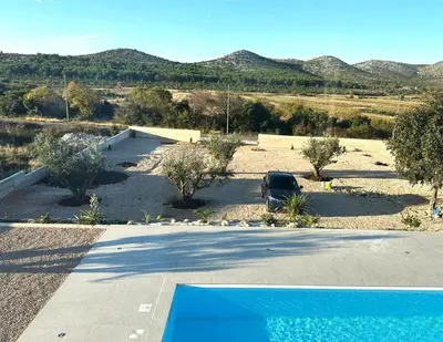 Pogled na planine ili pogled na planine iz vila