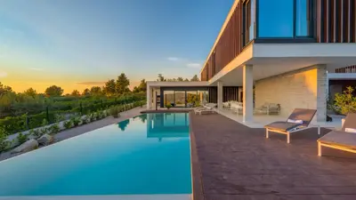 Bazen u objektu Villa Sunray by Villas Guide ili u blizini