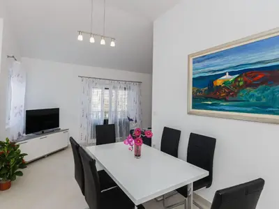 TV i/ili zabavni centar u objektu Holiday Home Strandnahes Ferienhaus mit Garten in Ražanj by Interhome