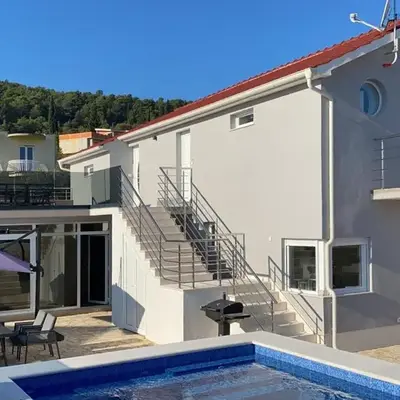 Holiday Home Modernes Ferienhaus mit eigenem Pool und Meerblick by Interhome